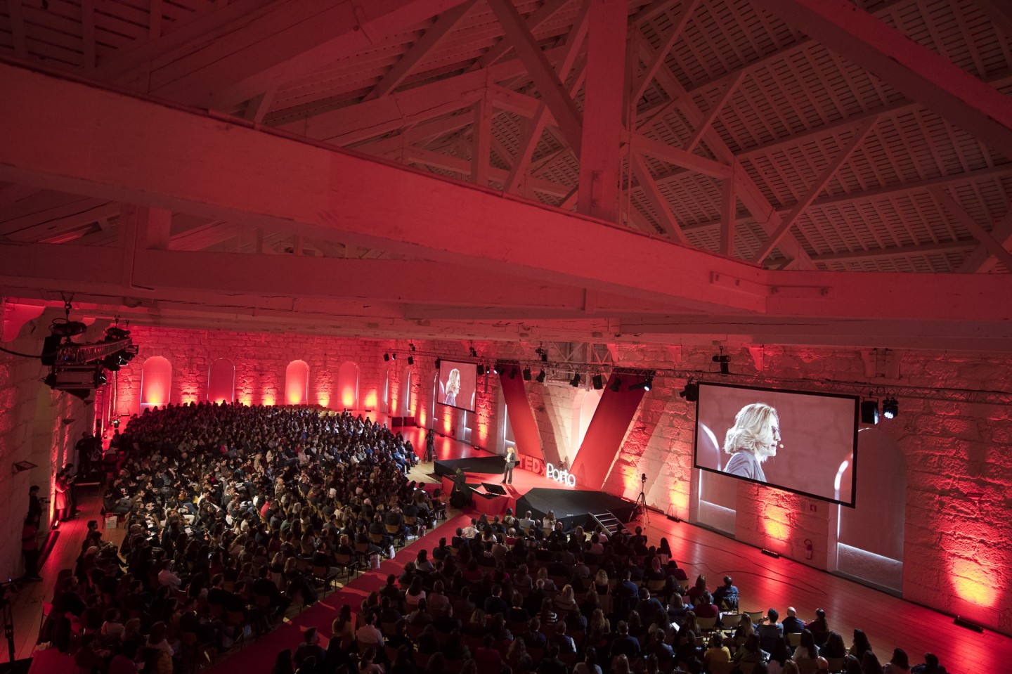Confiança - Um Investimento em Valor | Emília O. Vieira | TEDx Porto